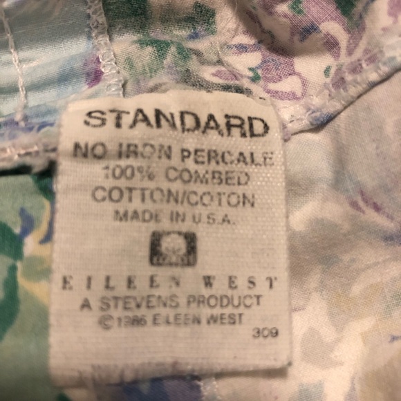 Eileen West Floral Blue and Green twin sz fitter and two pillowcase - Picture 2 of 3